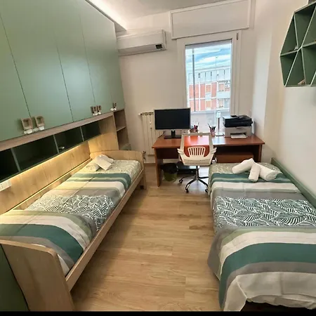 At Hand Affittacamere 4*