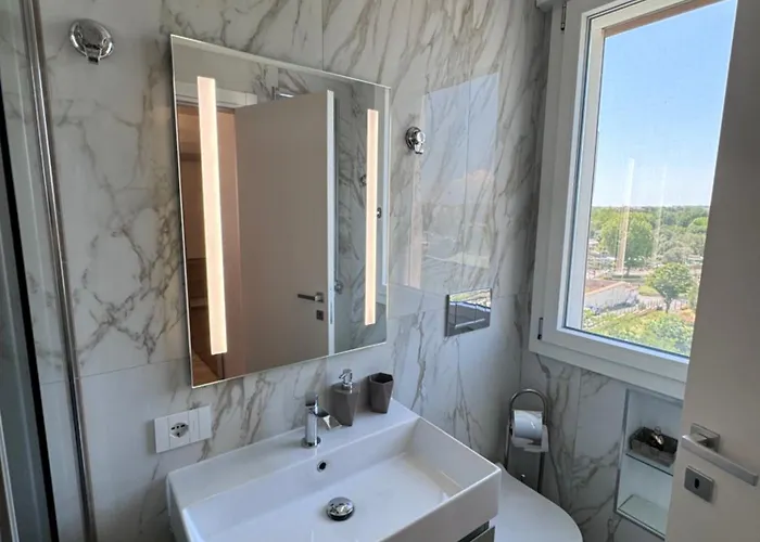 At Hand - Metro B Direct To Colosseum Free Parking 4* Roma