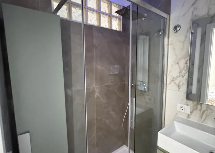 At Hand - Metro B Direct To Colosseum Free Parking Roma