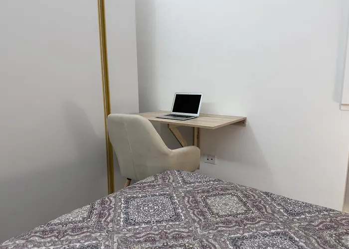 Pensión At Hand - Metro B Direct To Colosseum Free Parking