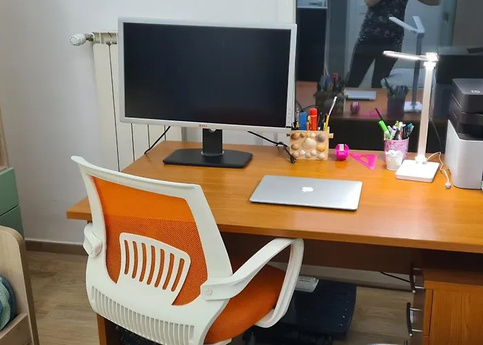 At Hand - Metro B Direct To Colosseum Free Parking