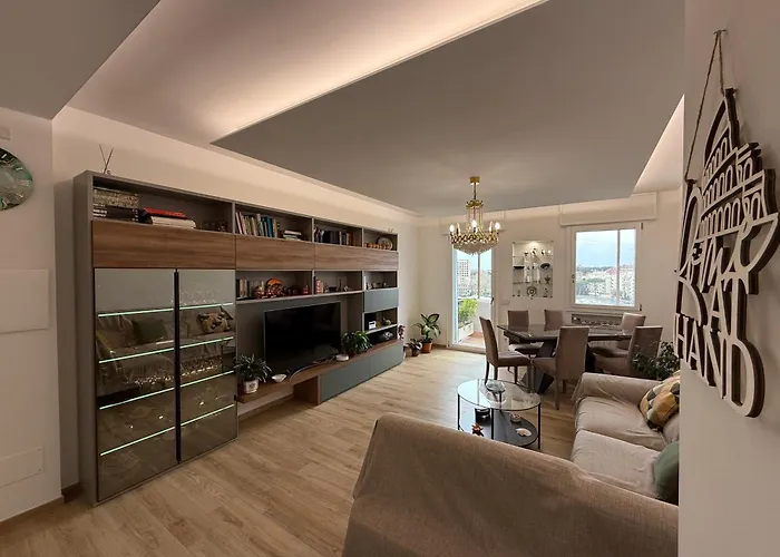 At Hand - Metro B Direct To Colosseum Free Parking Pensión 4*